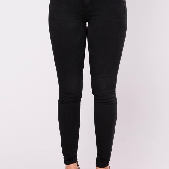 High waisted black skinny jeans from fashionnova. Worn once - Picture 4 of 5